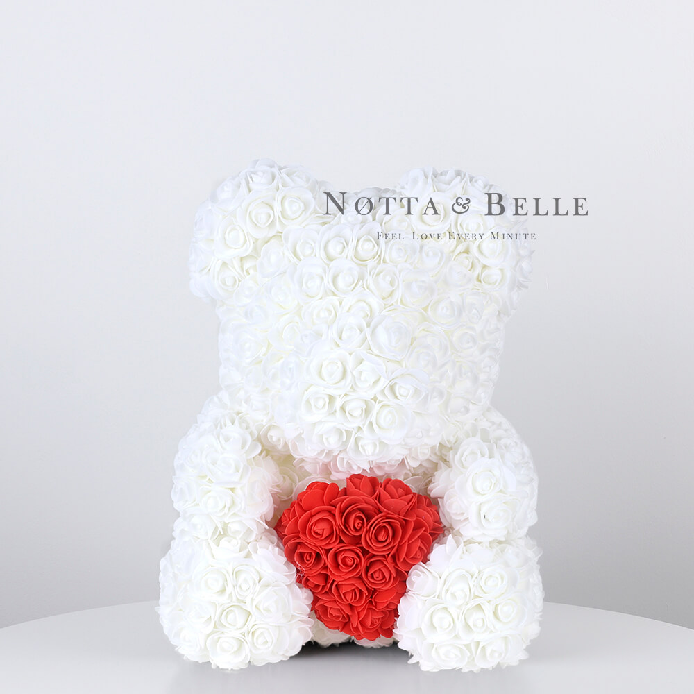 Белый мишка из роз с красным сердцем - 35 см (Китай)