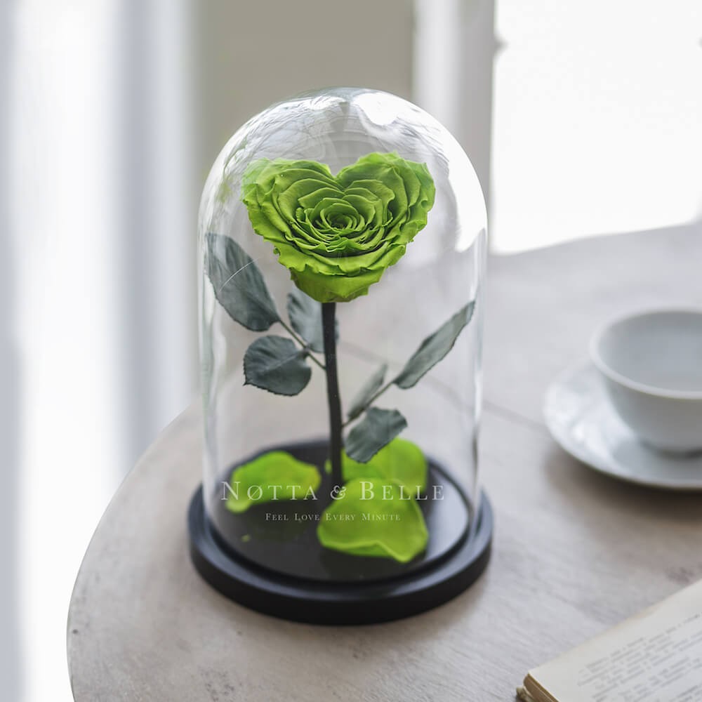 Салатовая роза Premium в форме сердца