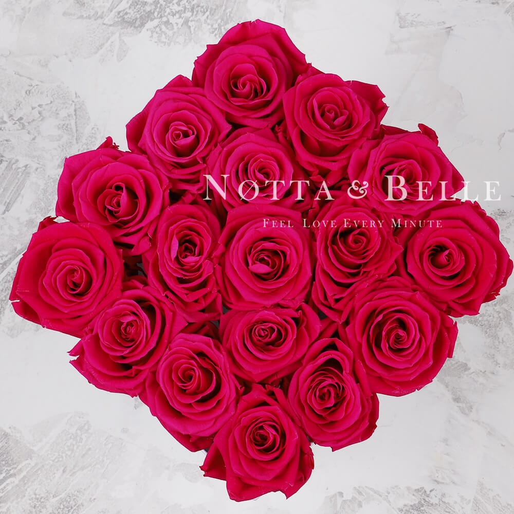 Jasně růžová kytice «Forever» v černé krabičce - 17 ks