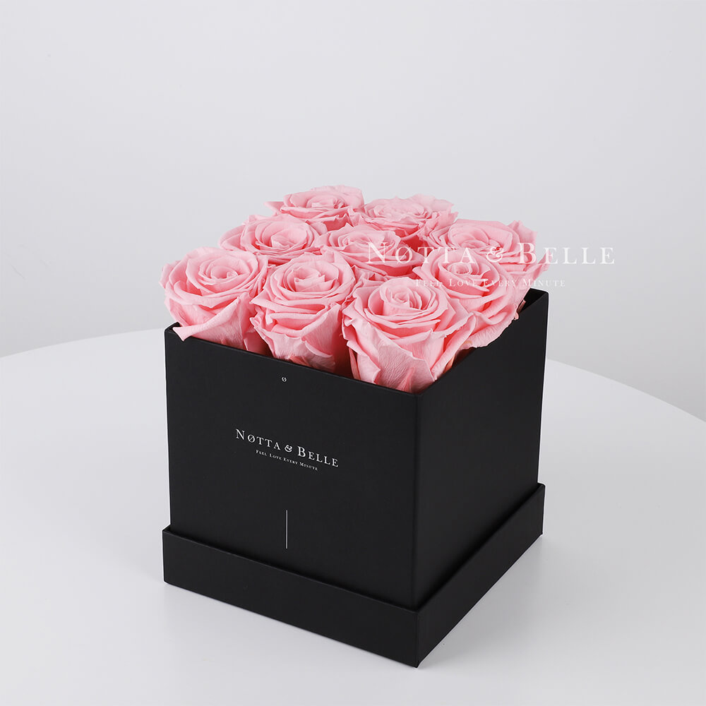 Růžová kytice «Romantic» v černé krabičce - 9 ks