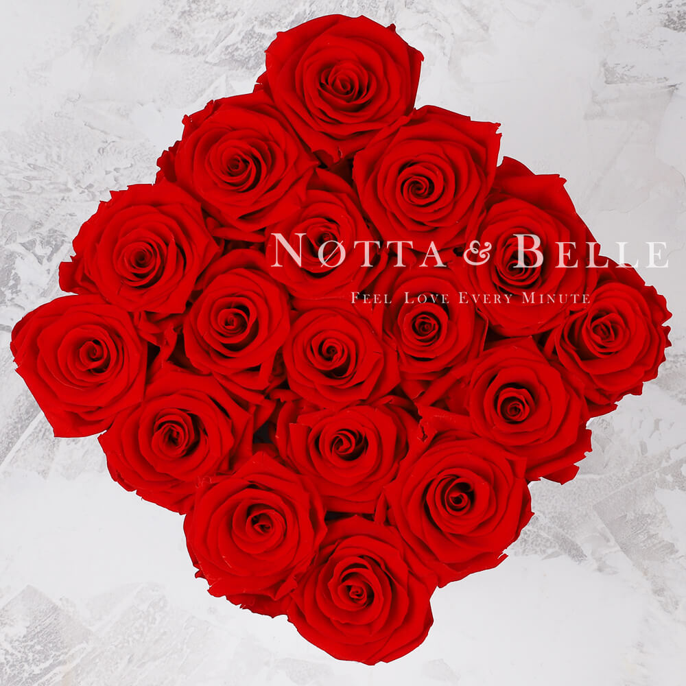 Červená kytice «Romantic» v bílé krabičce - 17 ks