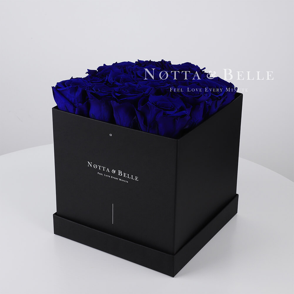 Modrá kytice «Romantic» v černé krabičce - 17 ks