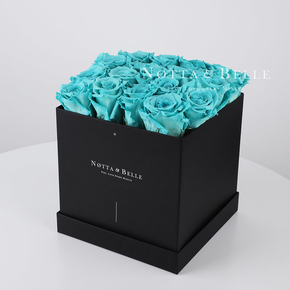Tyrkysová kytice «Romantic» v černé krabičce - 17 ks
