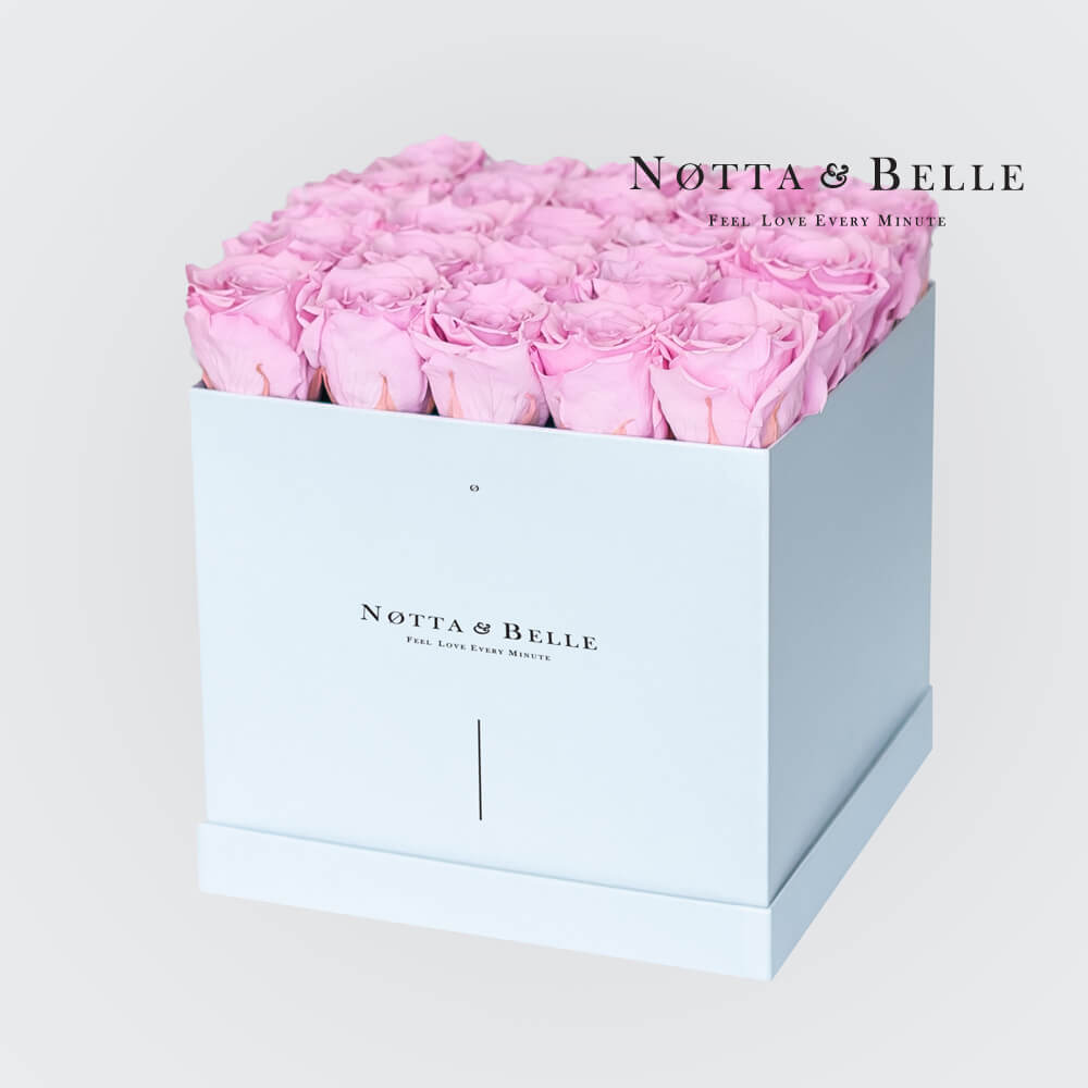Růžová kytice «Romantic» v bílé krabičce - 25 ks