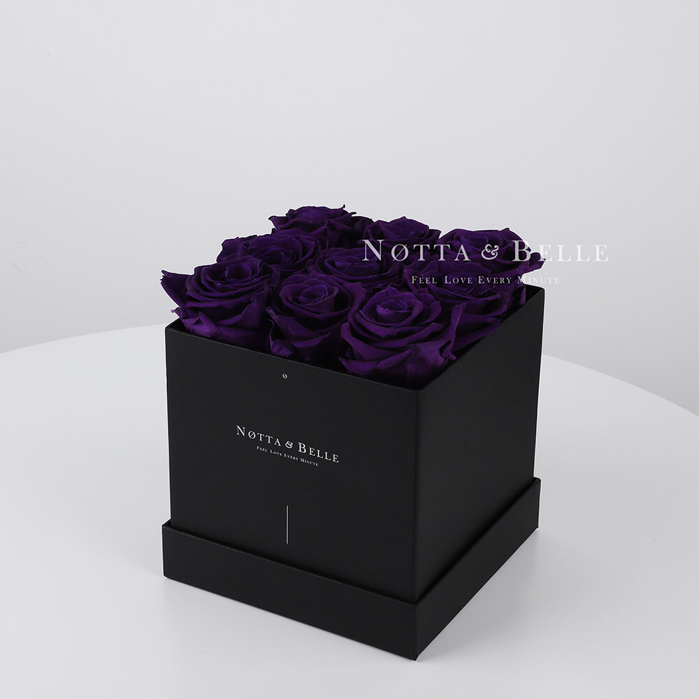 Fialová kytice «Romantic» v černé krabičce - 9 ks