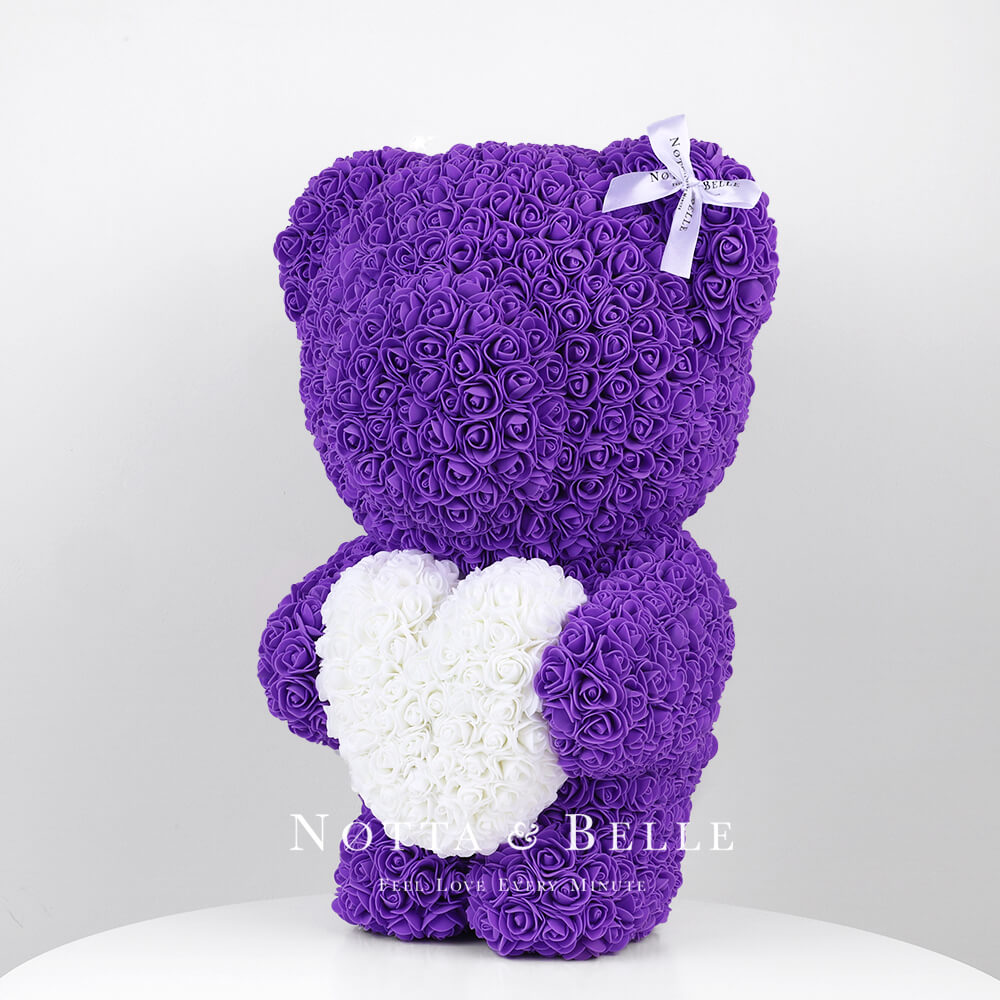 Violett Bär aus künstlichen Rosen mit einem Herzchen - 55 сm