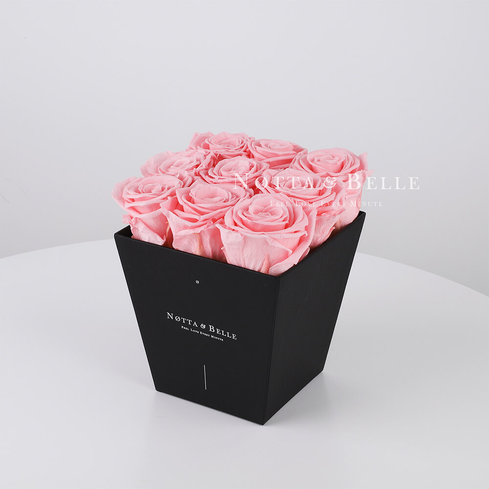 Ramo rosa «Forever» en una caja negra - 9 piezas