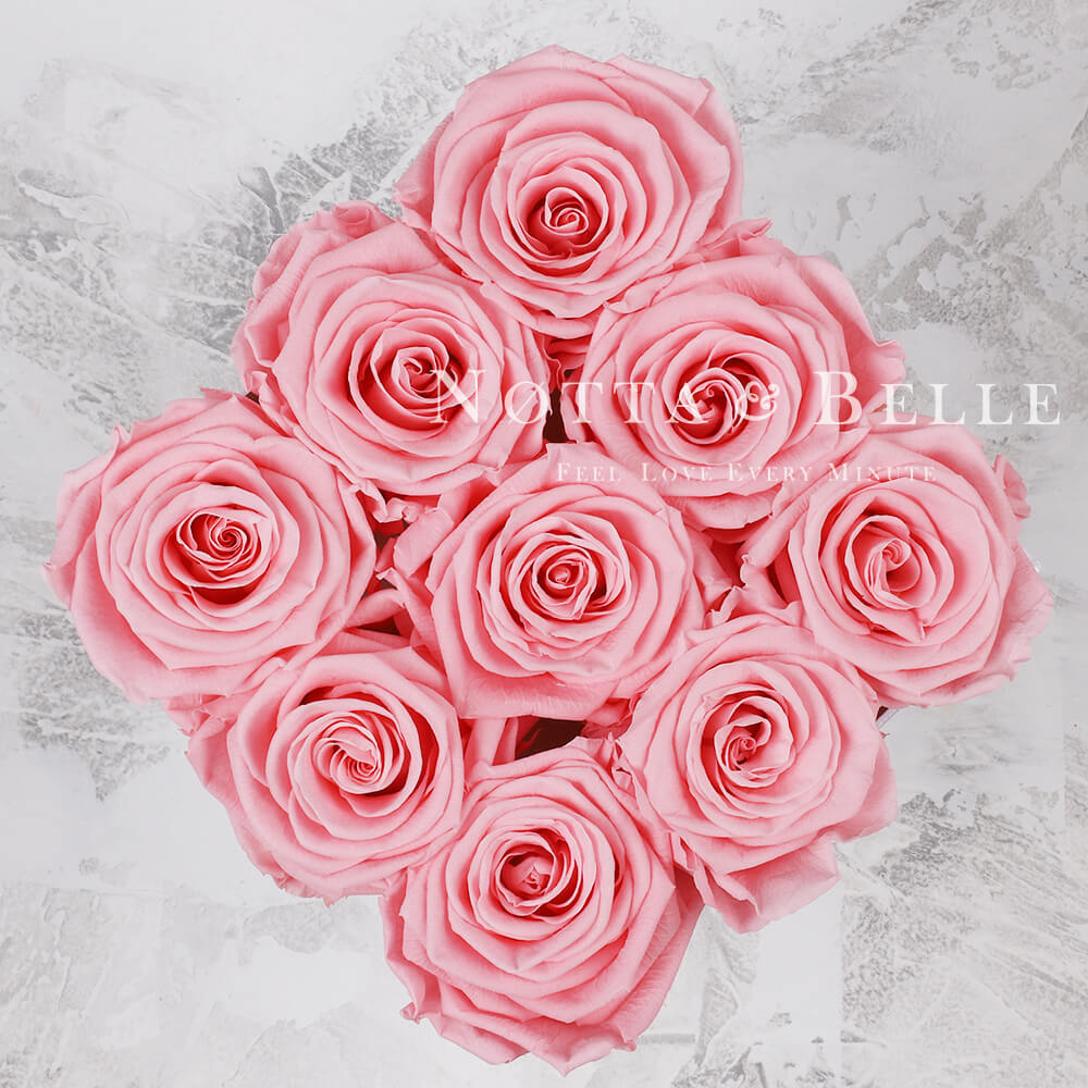 Ramo rosa «Romantic» en una caja blanca - 9 piezas
