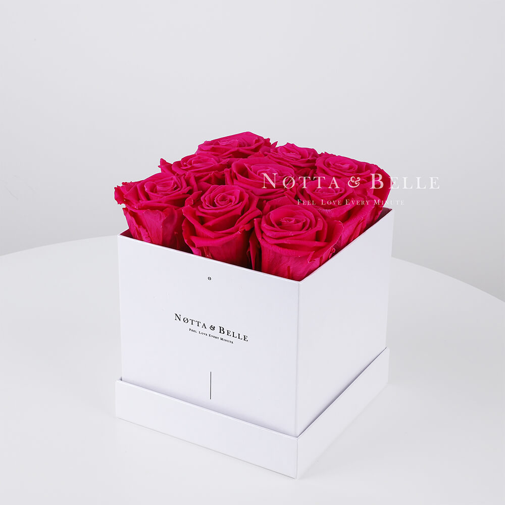 Ramo de color rosa brillante «Romantic» en una caja blanca - 9 piezas