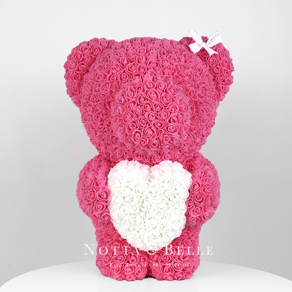 Розовый мишка из роз с белым сердцем - 55 см