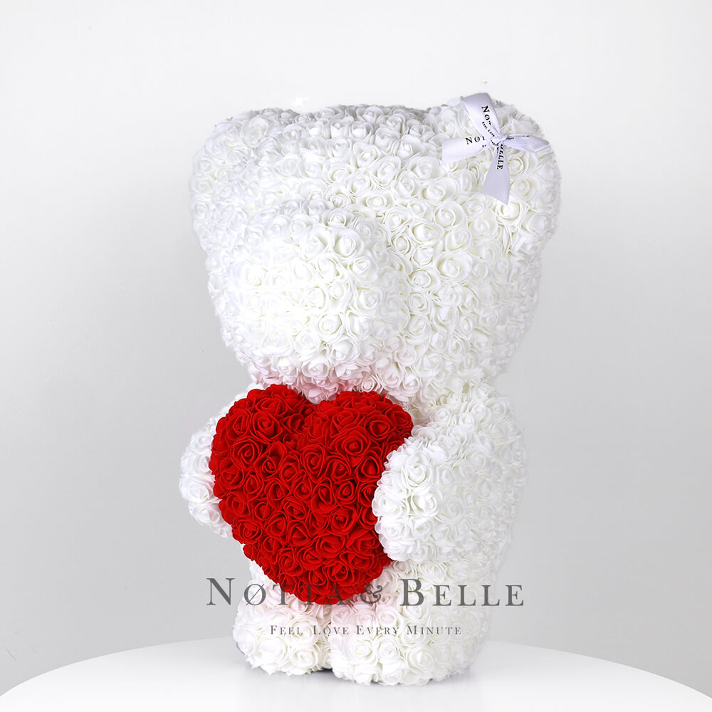 Белый мишка из роз с красным сердцем - 55 см