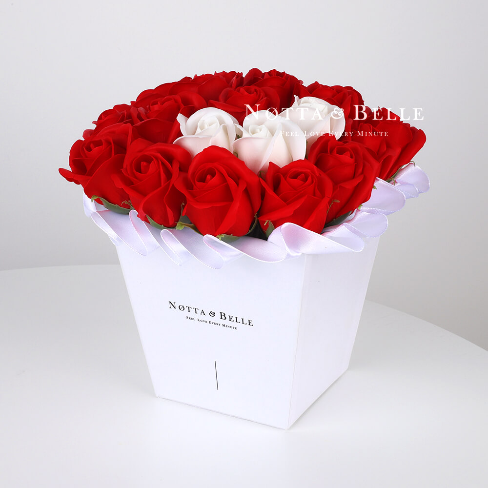 Мыльный букет красного цвета №211 из 21 розы