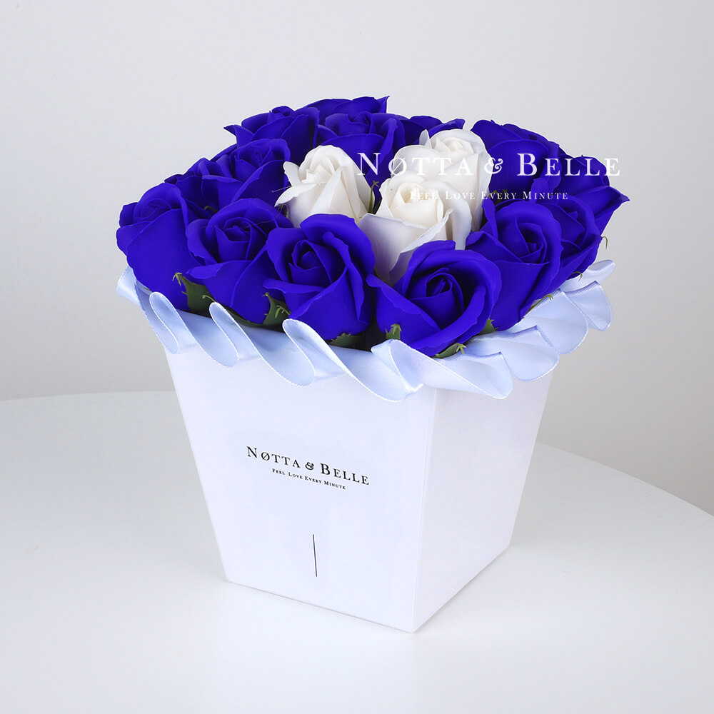Мыльный букет синего цвета №231 из 21 розы