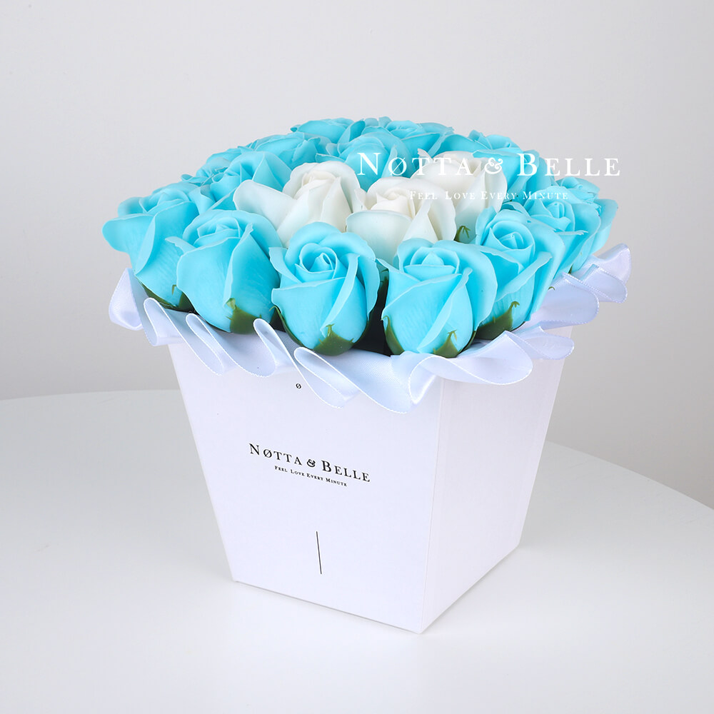 Мыльный букет голубого цвета №241 из 21 розы