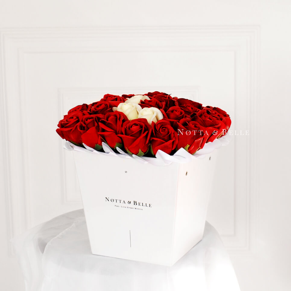 Мыльный букет красного цвета №411 из 35 розы