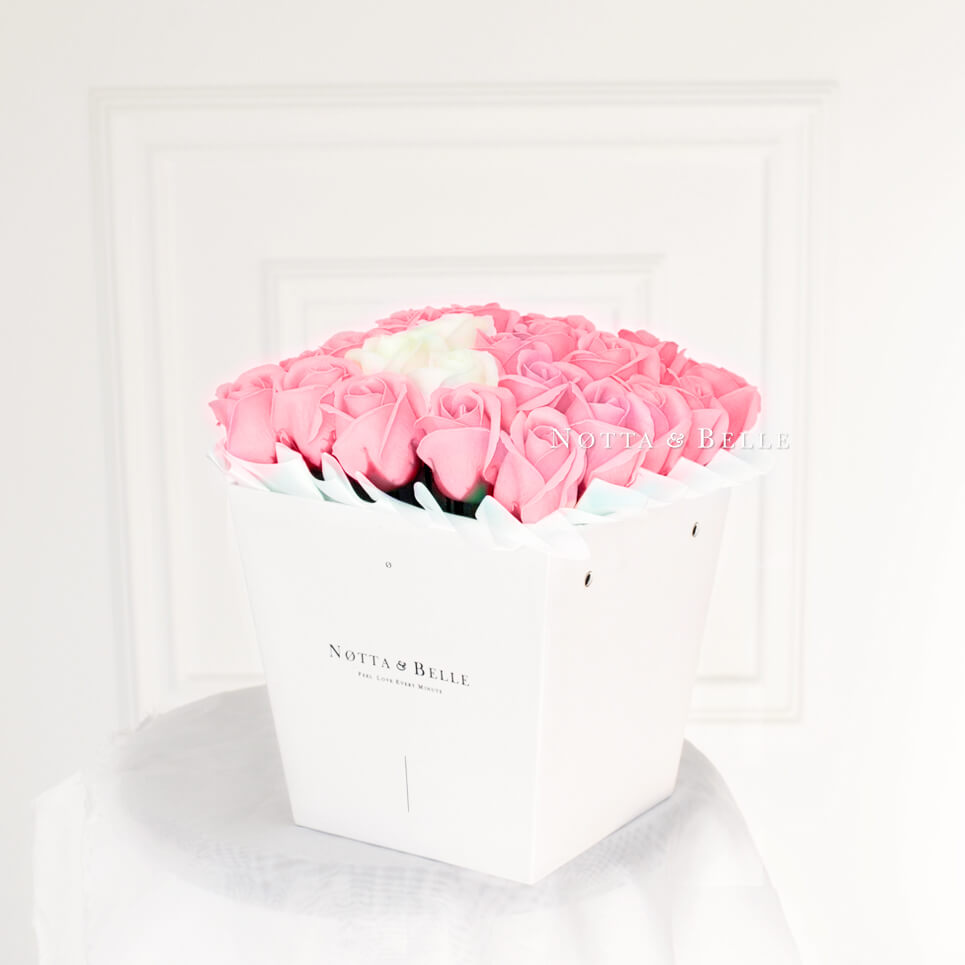 Мыльный букет розового цвета №421 из 35 розы