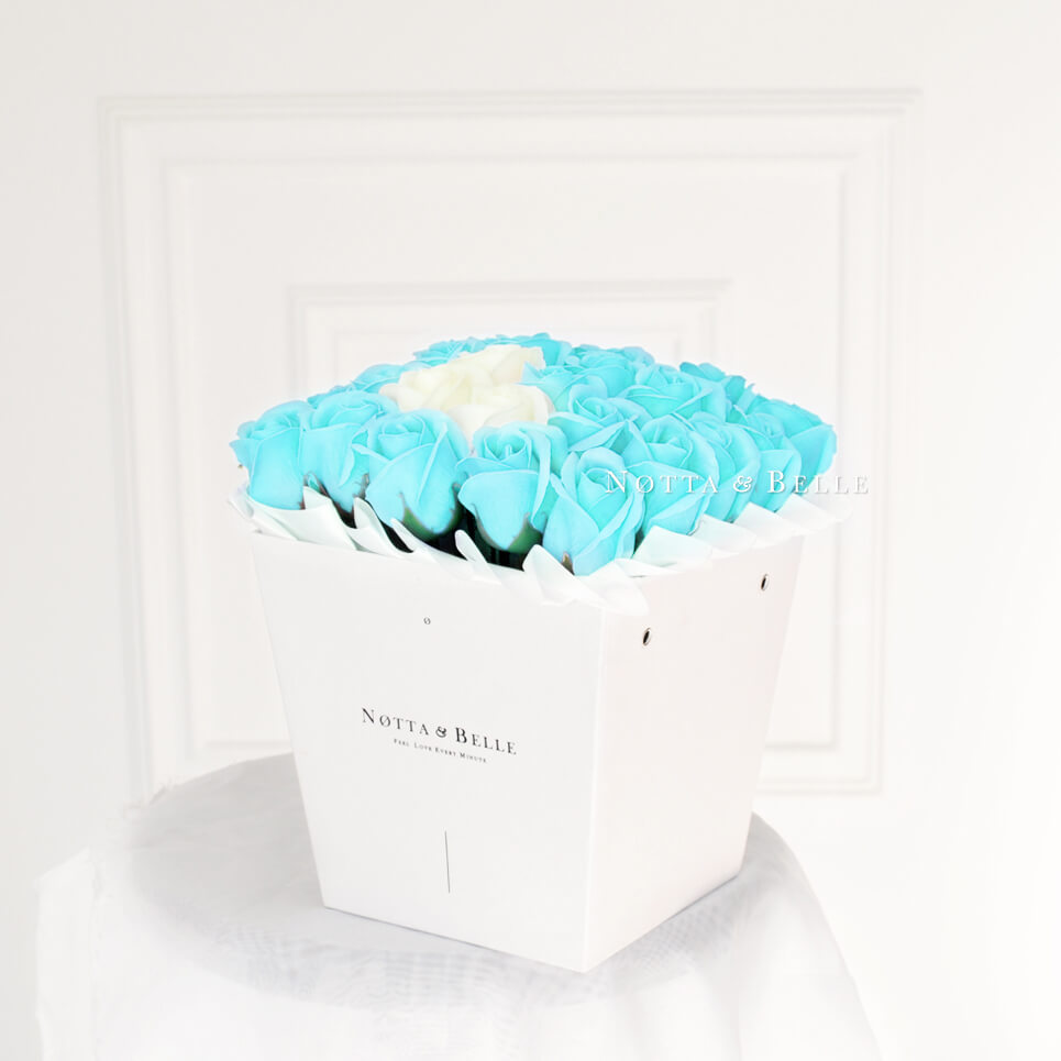 Мыльный букет голубого цвета №441 из 35 розы