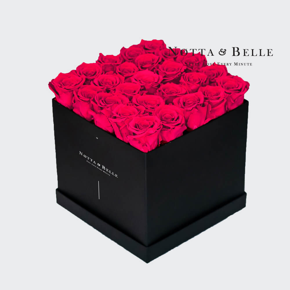 Долговечный букет из 25 ярко розовых роз - №562
