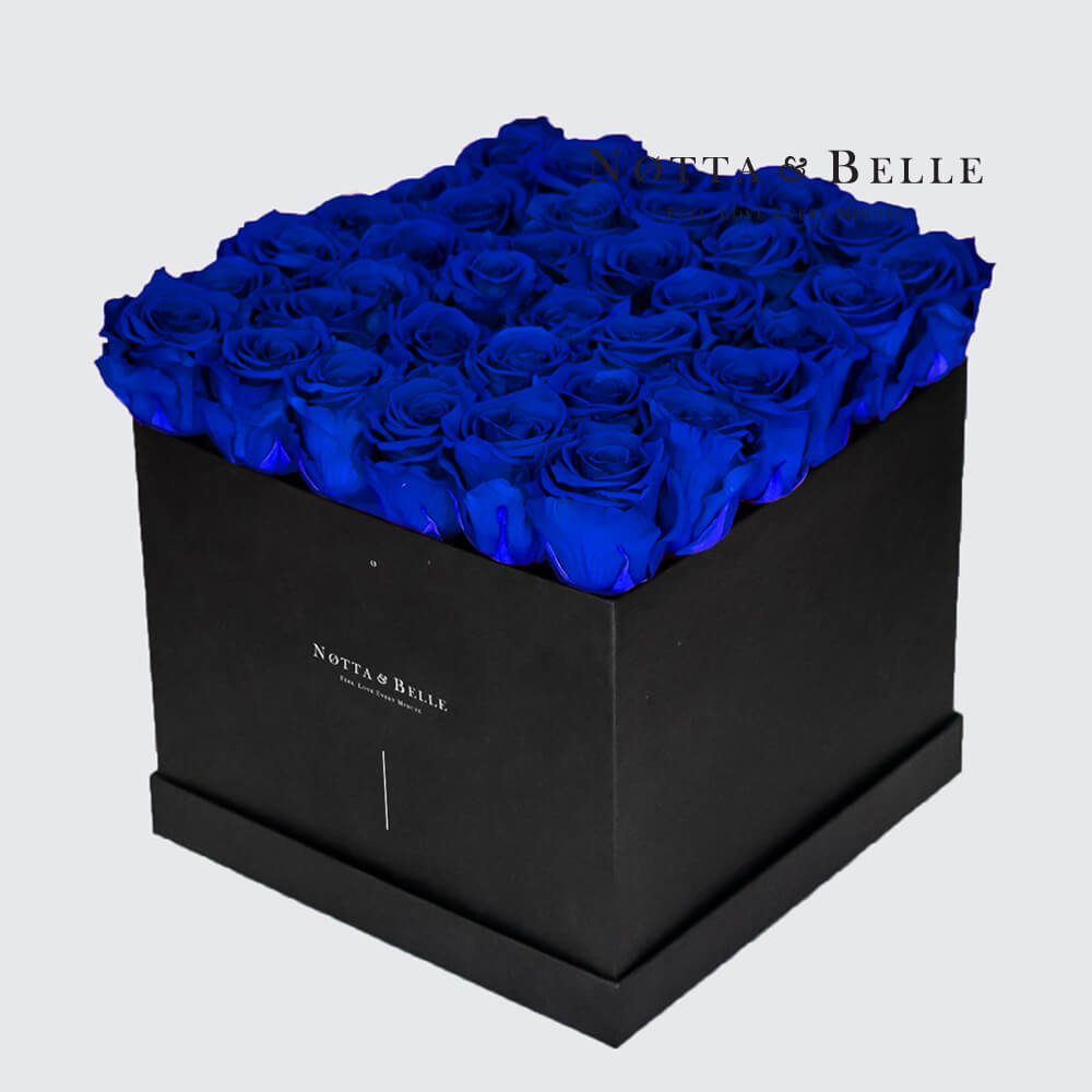 Долговечный букет из 35 синих роз - №632