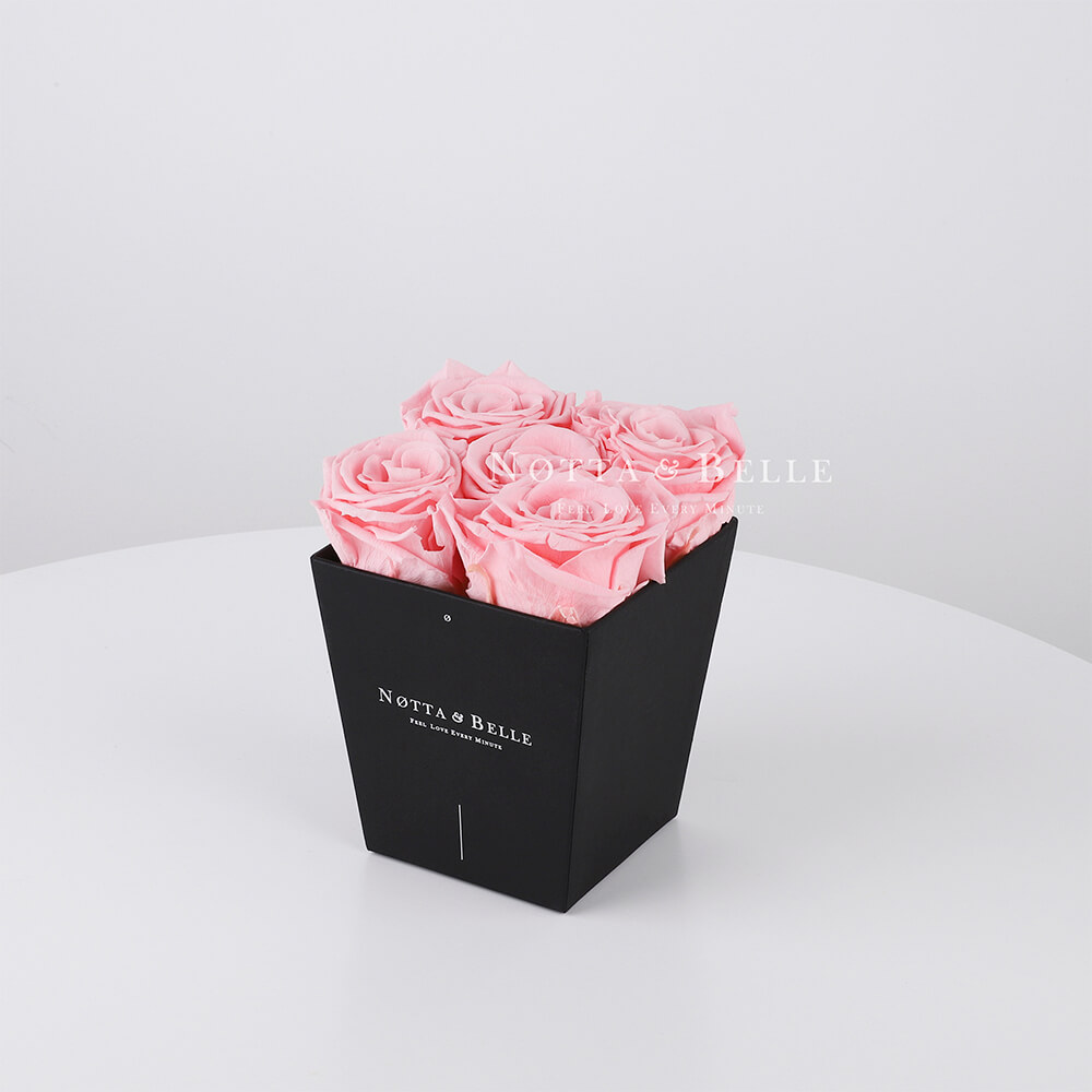 Долговечный букет из 5 розовых роз - № 022