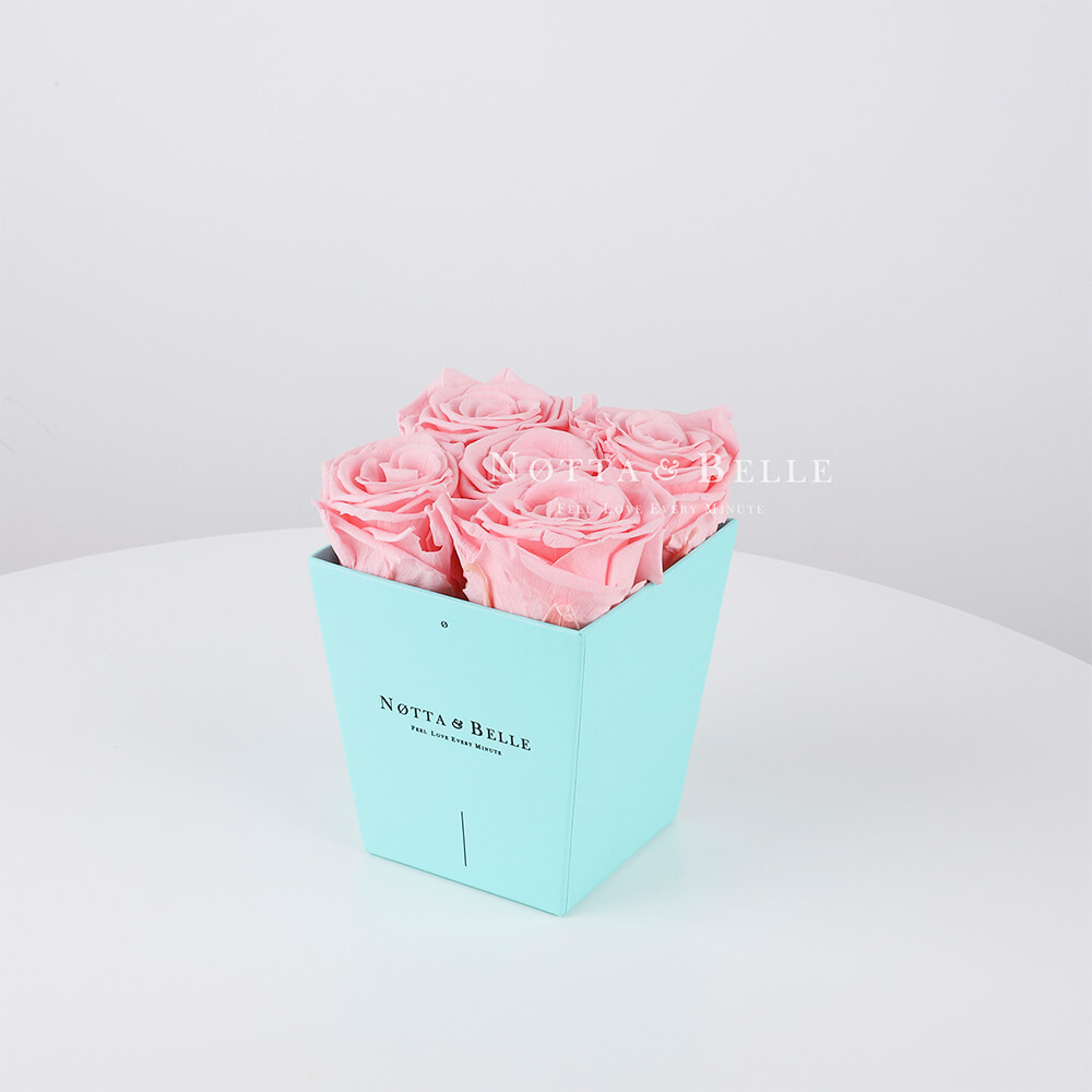 Долговечный букет из 5 розовых роз - № 023