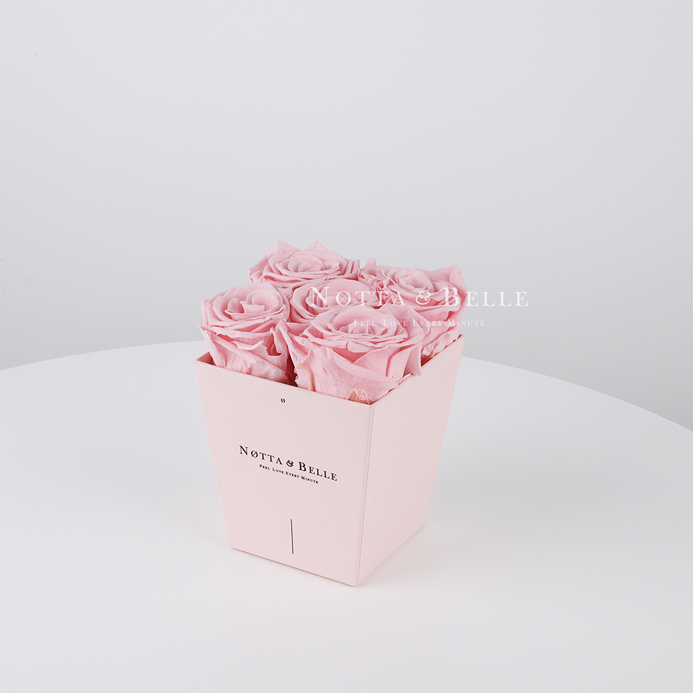 Долговечный букет из 5 розовых роз - № 025