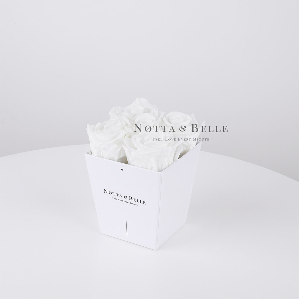 Bílá kytice «Forever» v bílé krabičce - 5 ks