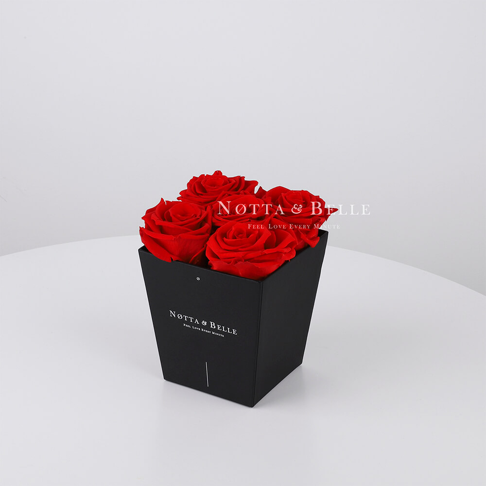 Долговечный букет из 5 красных роз - № 012