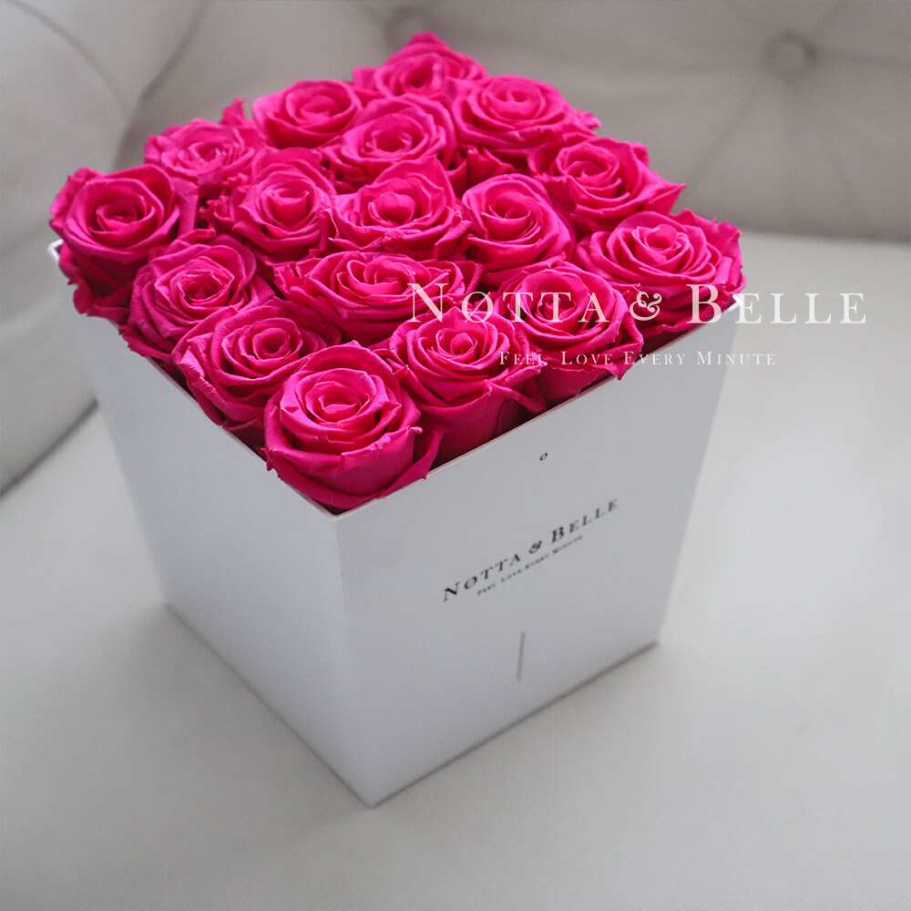 Jasně růžová kytice «Forever» v bílé krabičce - 17 ks