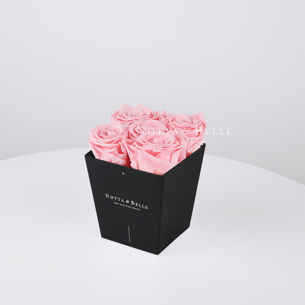 Růžová kytice «Forever» v černé krabičce - 5 ks