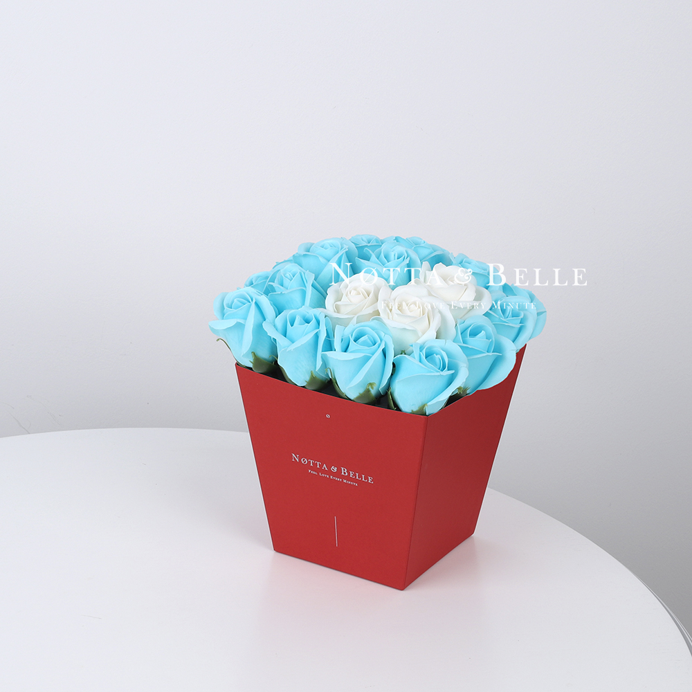 Мыльный букет голубого цвета №244 из 21 розы