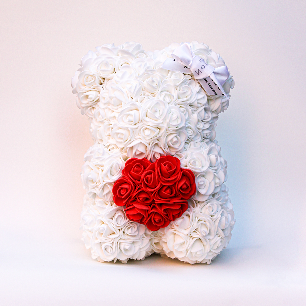 Bílý medvídek z růží s červeným srdcem - 25 сm 