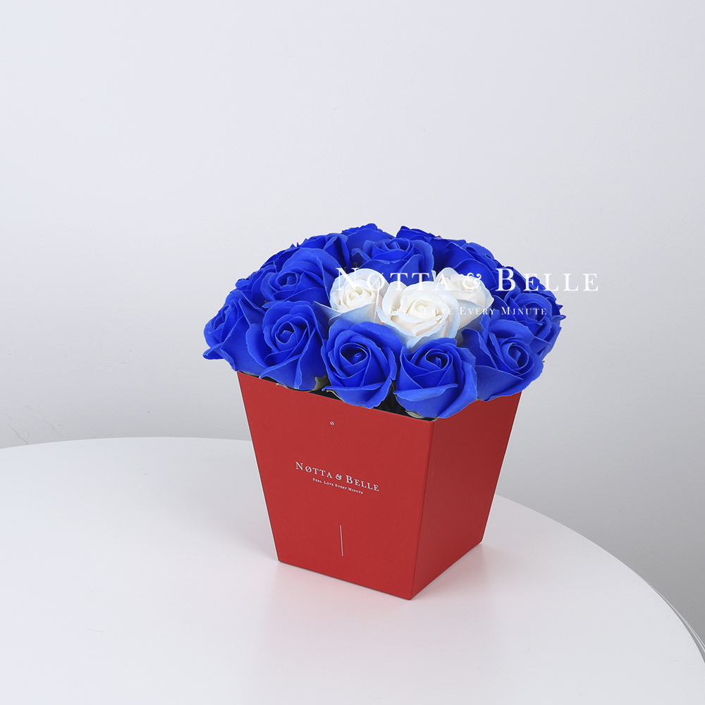 Мыльный букет синего цвета №234 из 21 розы