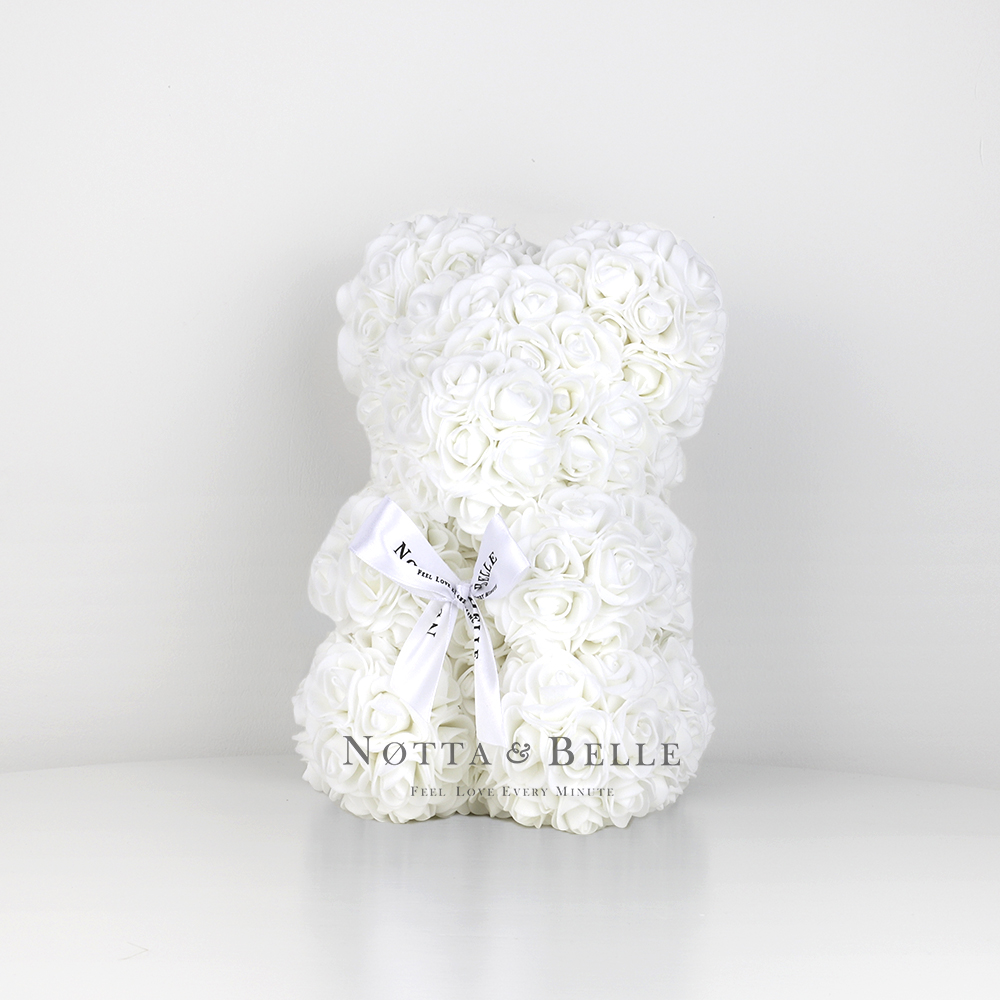 Bílý medvídek z růží - 25 cm