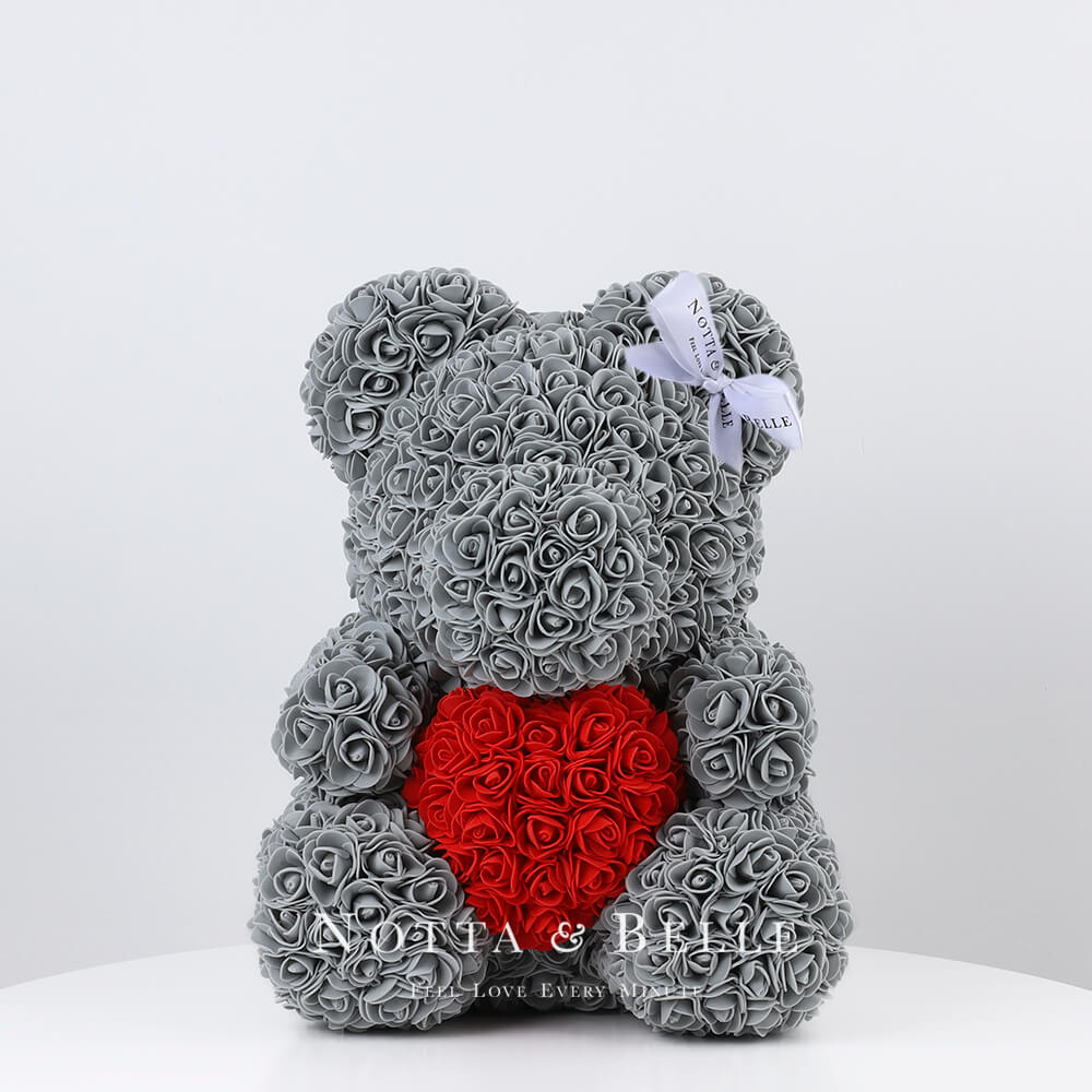 Grau Bär aus künstlichen Rosen mit einem Herzchen - 35 сm