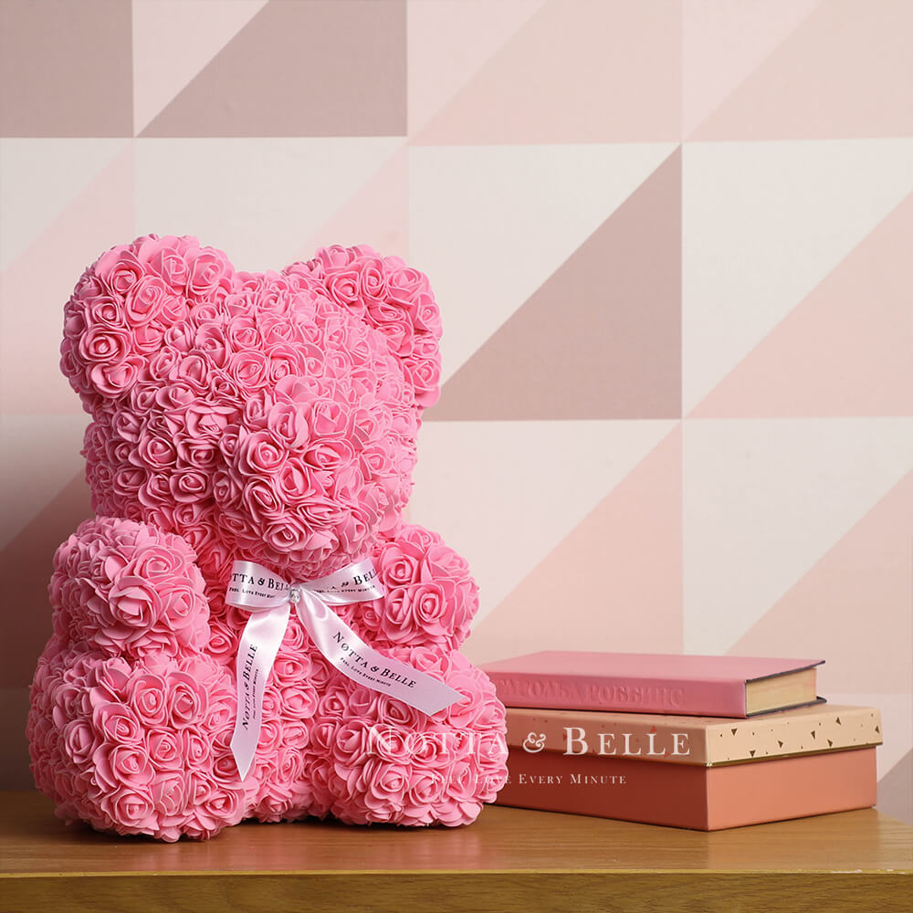 Růžový medvídek z růží - 35 cm