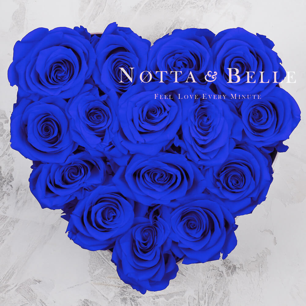 Modrá kytice «Love» v bílé krabičce - 15 ks