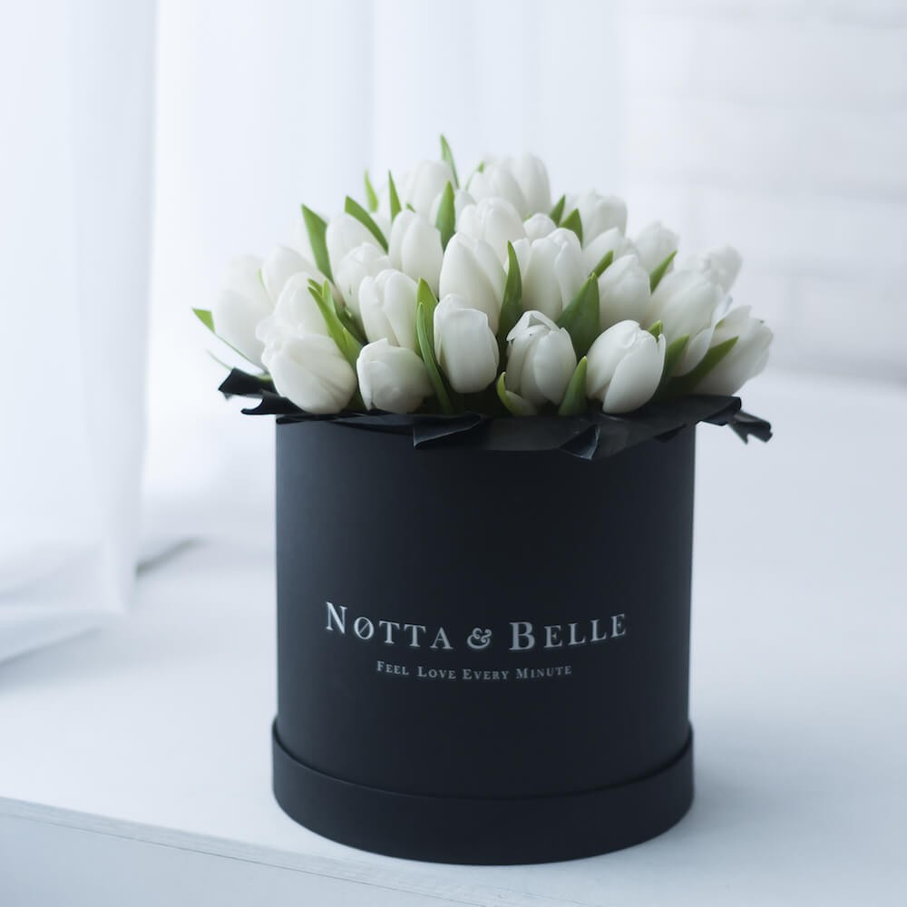 Купить тюльпаны в шляпной коробке с доставкой по Перми