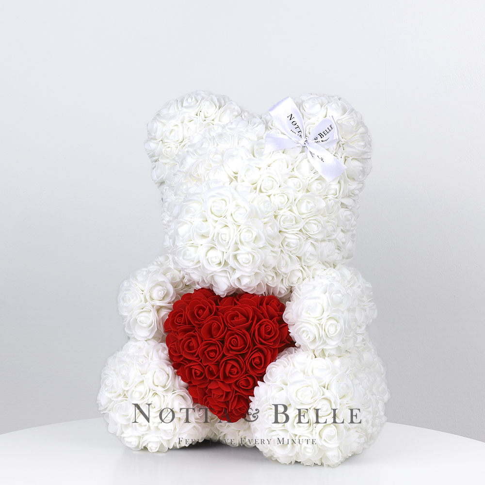 Orsetto di rose biance con il cuore 35cm