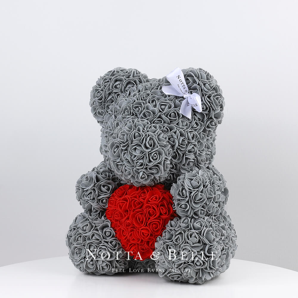 Oso de rosas grises con un corazón rojas – 35cm