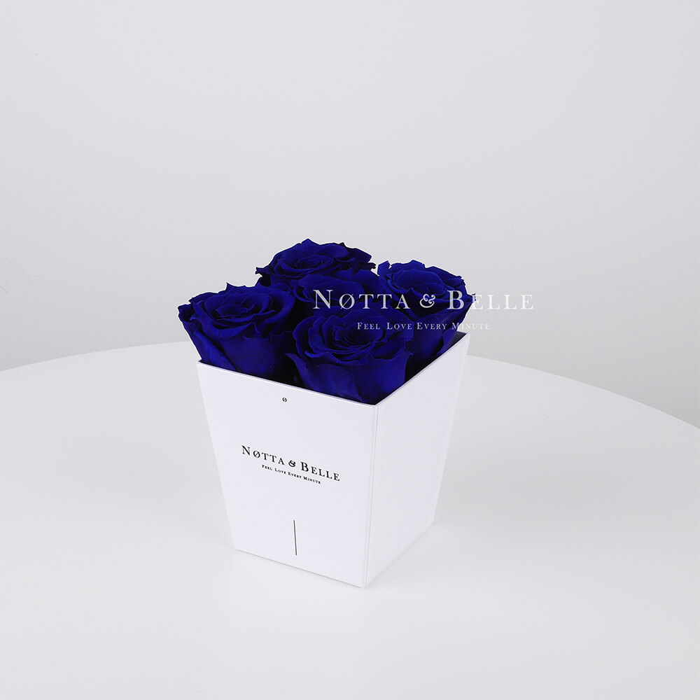 Долговечный букет из 5 синих роз - № 031