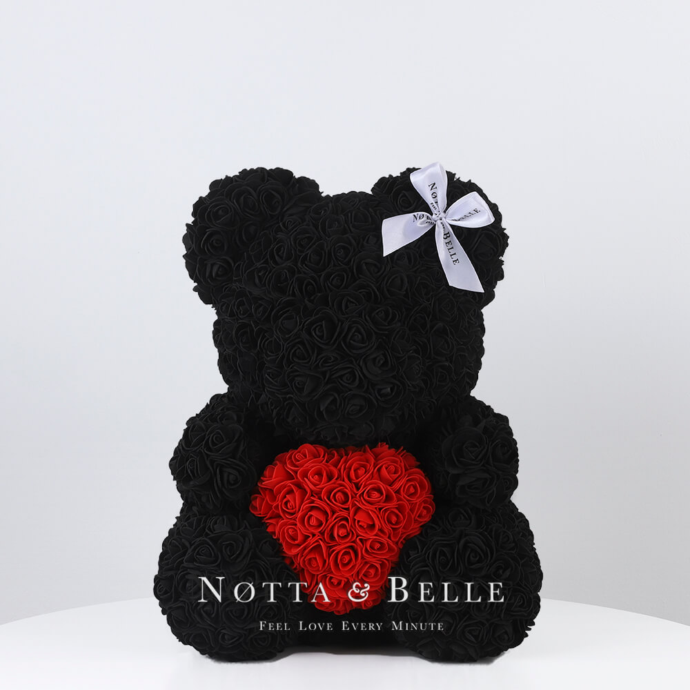 Černý medvídek z růží s srdcem - 35 сm