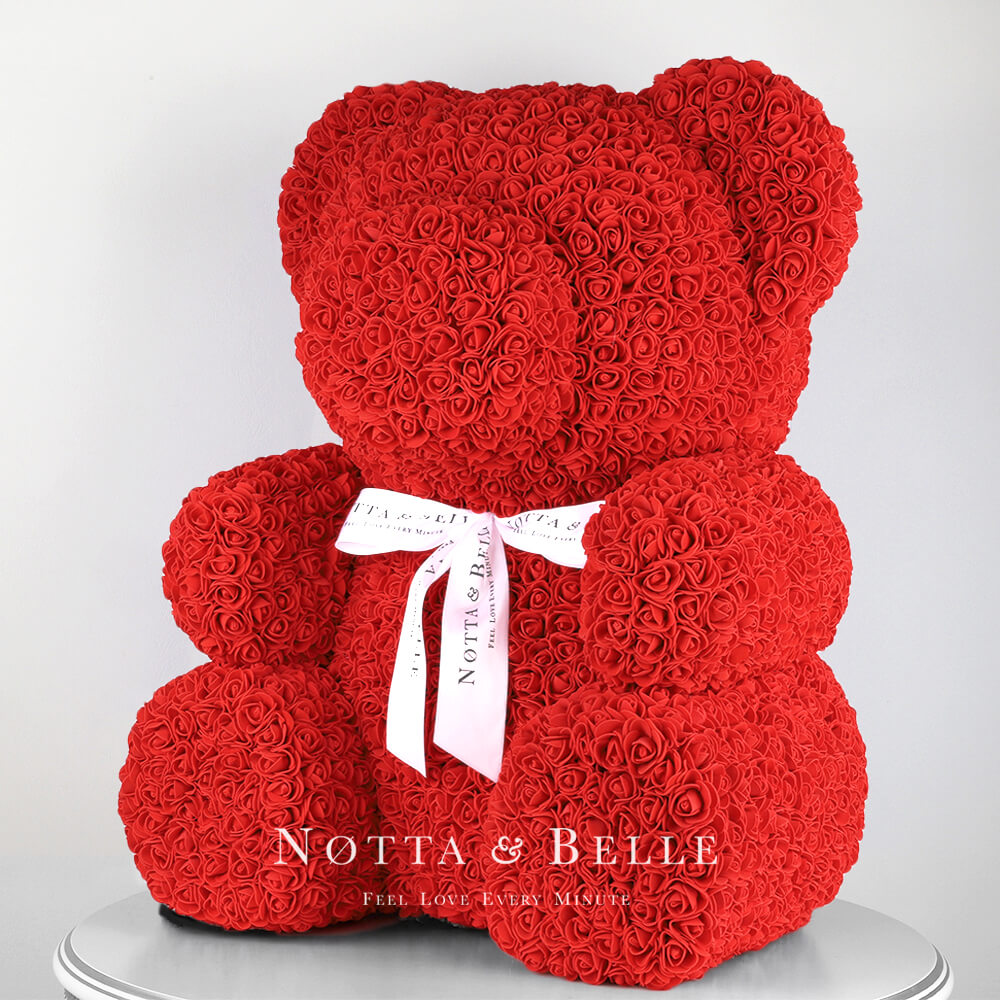 Červený medvídek z růží - 65 cm