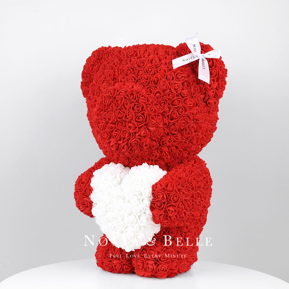 Červený medvídek z růží s srdcem - 55 cm